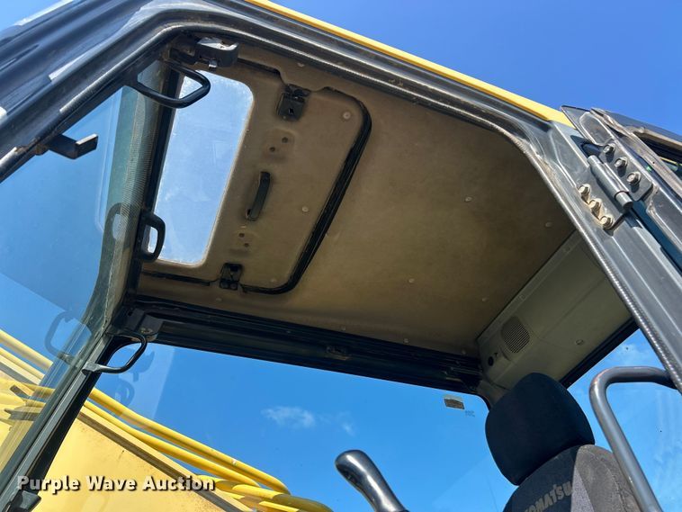 image for item FT6080 2005 Komatsu PC300LC-7L excavator