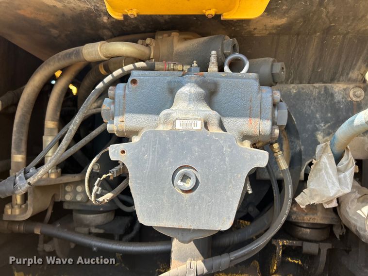 image for item FT6080 2005 Komatsu PC300LC-7L excavator