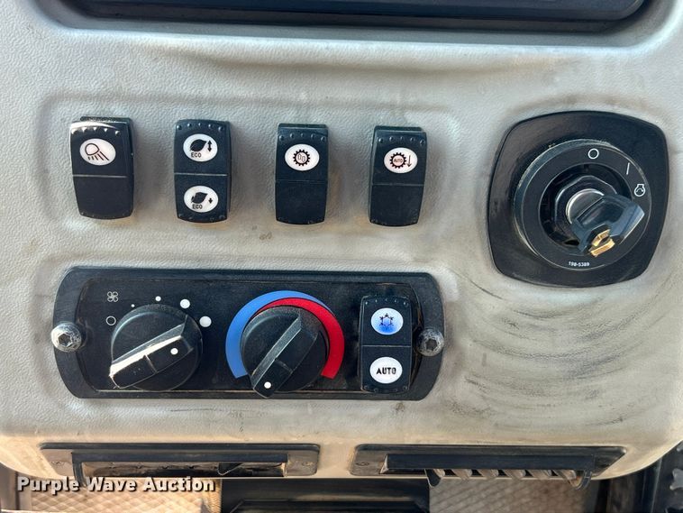 image for item FT6081 2013 Caterpillar D6N LGP dozer