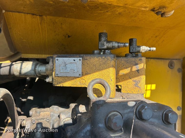 image for item FT6082 2002 Komatsu PC300LC-6LE excavator