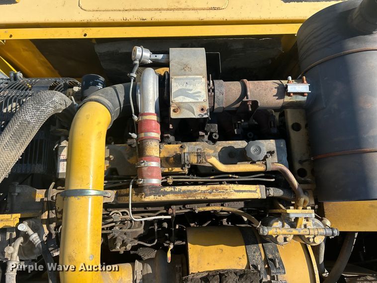 image for item FT6082 2002 Komatsu PC300LC-6LE excavator