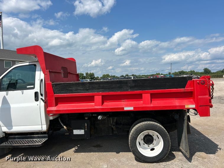image for item FT6091 2004 GMC C4500 dump truck