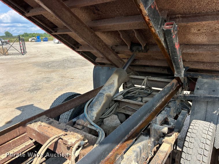 image for item FT6091 2004 GMC C4500 dump truck