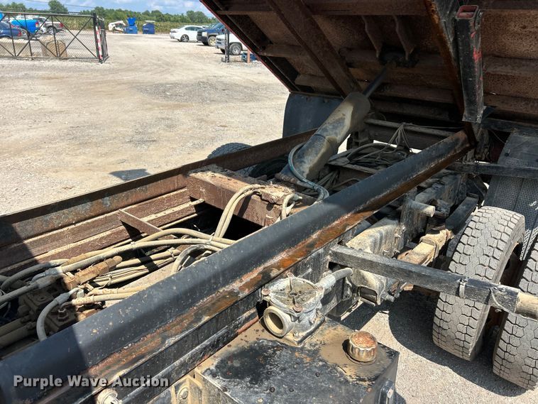 image for item FT6091 2004 GMC C4500 dump truck