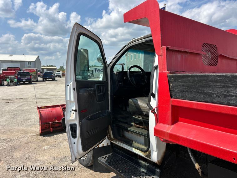 image for item FT6091 2004 GMC C4500 dump truck