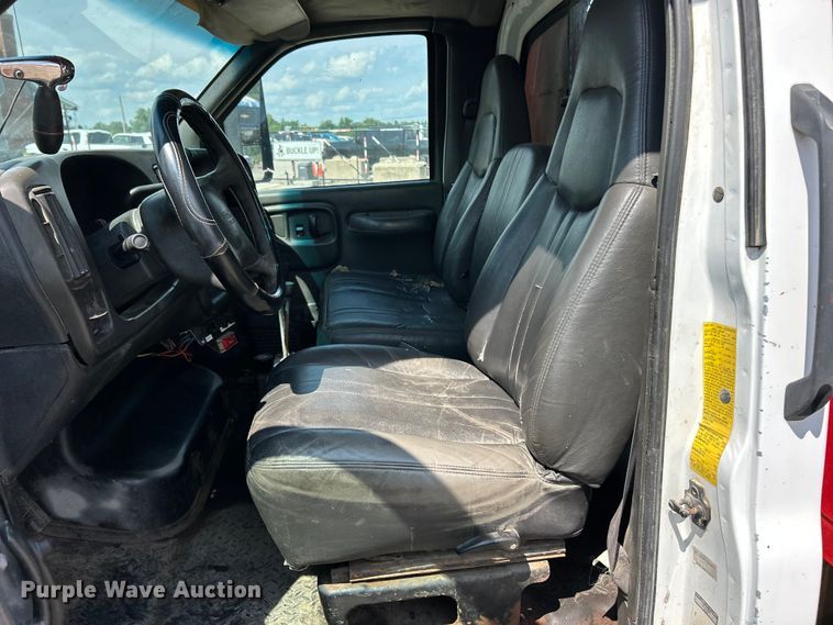 image for item FT6091 2004 GMC C4500 dump truck