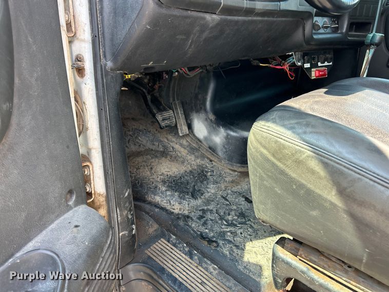 image for item FT6091 2004 GMC C4500 dump truck