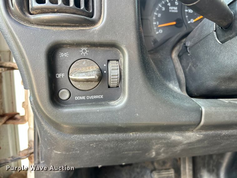 image for item FT6091 2004 GMC C4500 dump truck