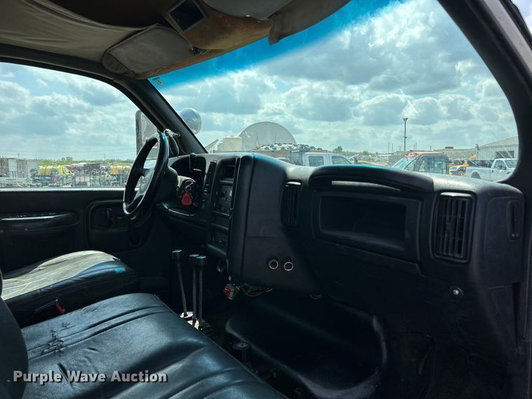 image for item FT6091 2004 GMC C4500 dump truck