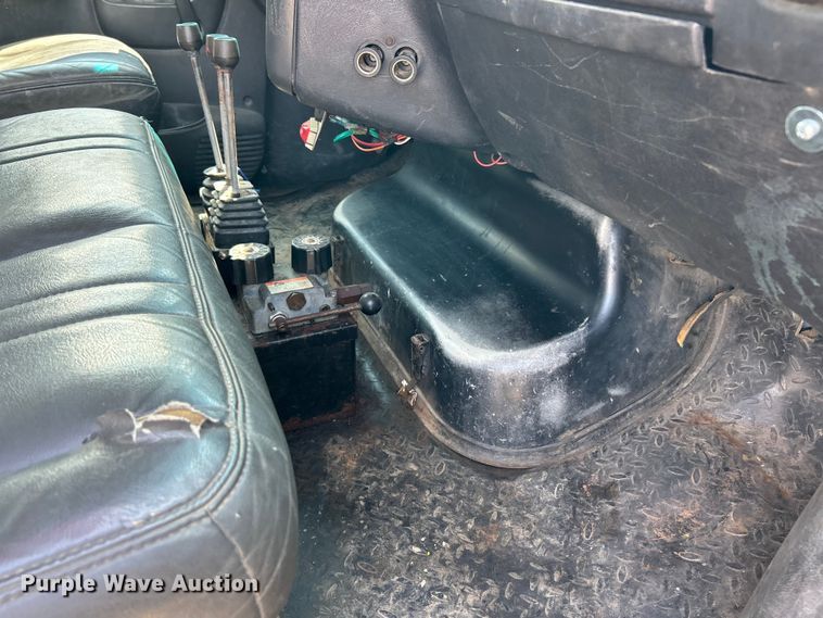 image for item FT6091 2004 GMC C4500 dump truck