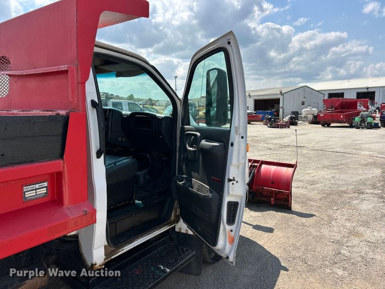 image for item FT6091 2004 GMC C4500 dump truck