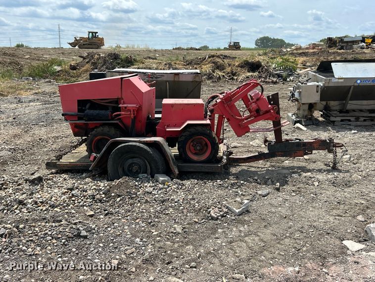 image for item FT6099 1984 Case Maxi Sneaker vibratory cable plow