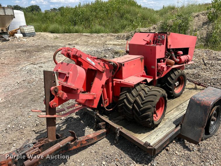 image for item FT6099 1984 Case Maxi Sneaker vibratory cable plow