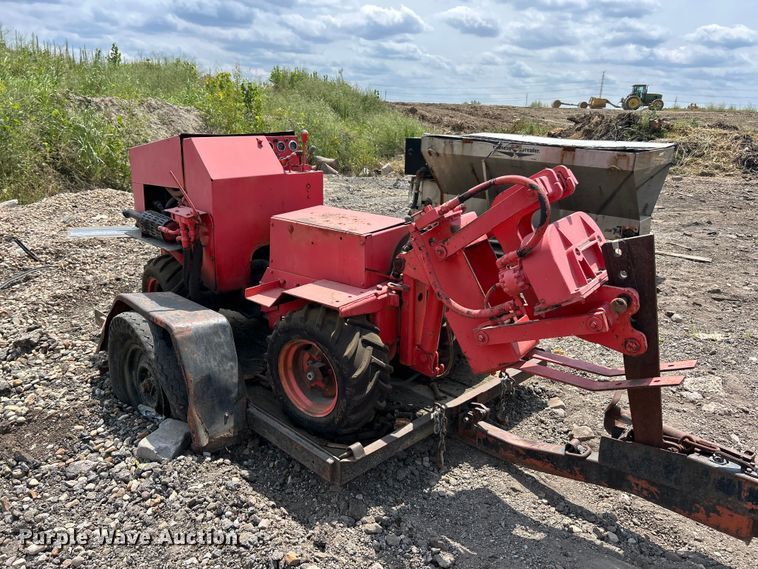 image for item FT6099 1984 Case Maxi Sneaker vibratory cable plow