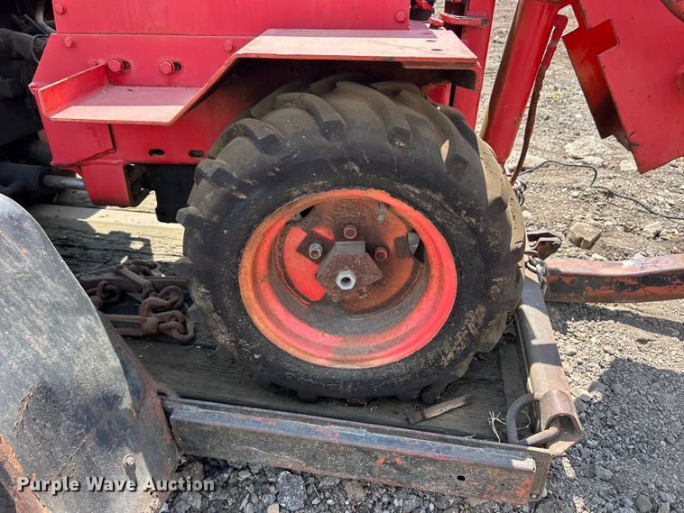 image for item FT6099 1984 Case Maxi Sneaker vibratory cable plow