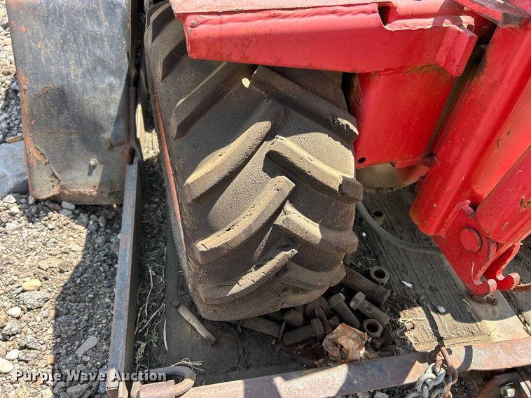 image for item FT6099 1984 Case Maxi Sneaker vibratory cable plow