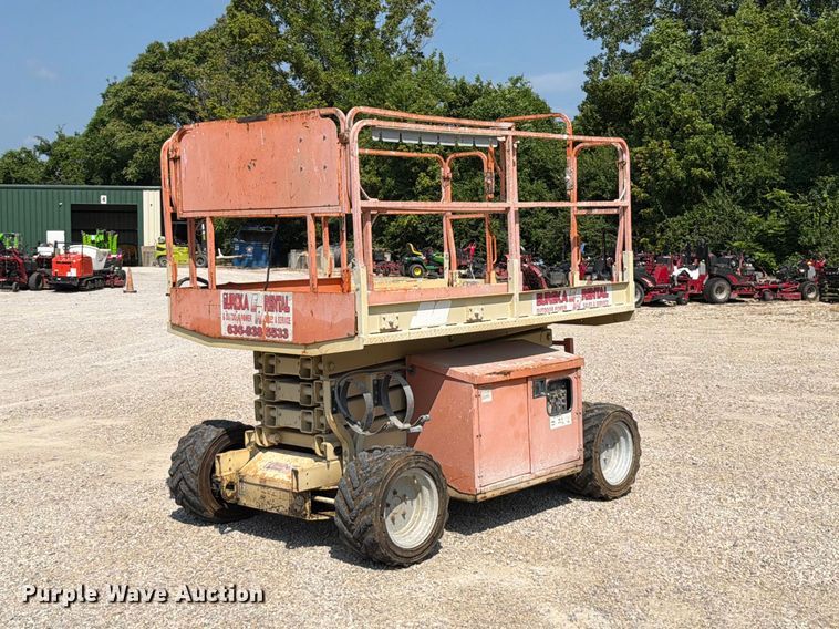 image for item FT6113 2006 JLG 260MRT scissor lift