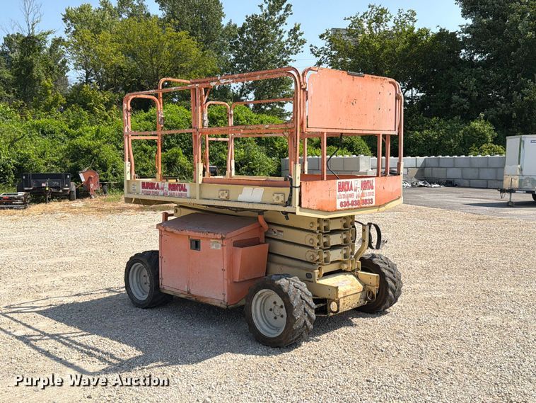 image for item FT6113 2006 JLG 260MRT scissor lift