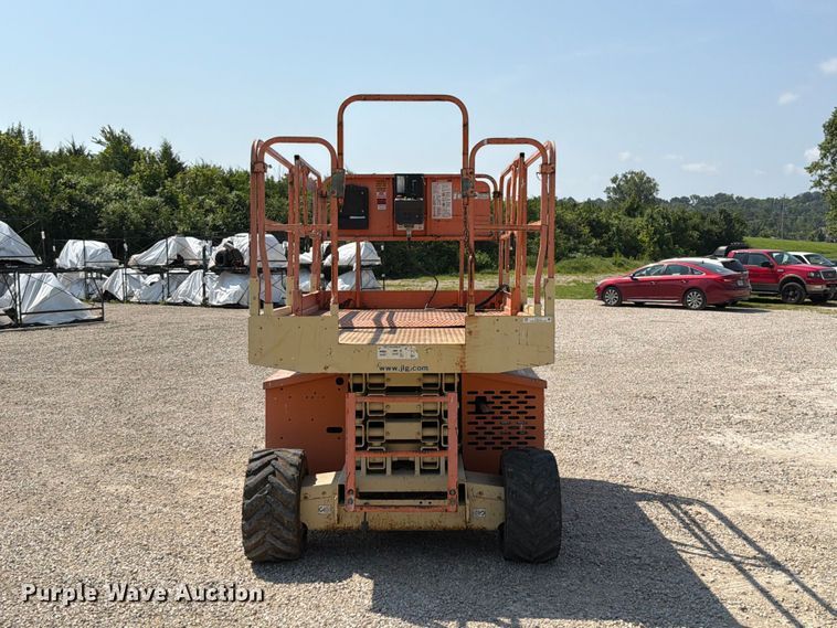 image for item FT6113 2006 JLG 260MRT scissor lift