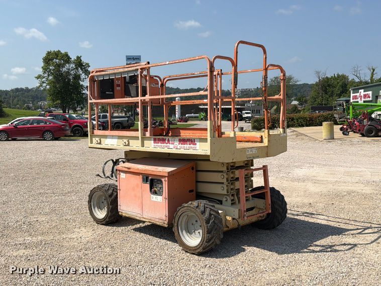 image for item FT6113 2006 JLG 260MRT scissor lift