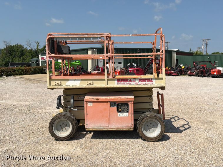 image for item FT6113 2006 JLG 260MRT scissor lift