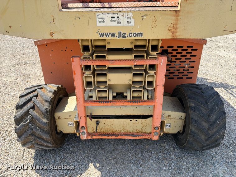 image for item FT6113 2006 JLG 260MRT scissor lift