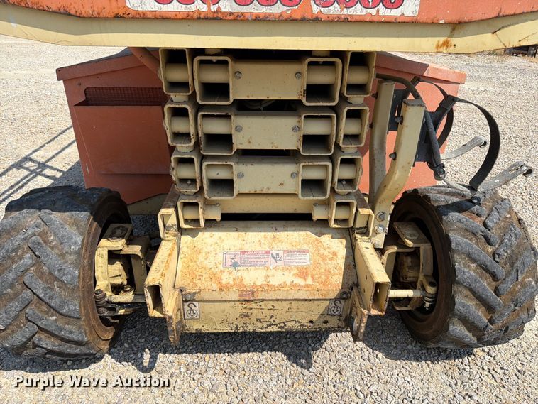 image for item FT6113 2006 JLG 260MRT scissor lift