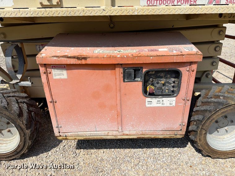 image for item FT6113 2006 JLG 260MRT scissor lift
