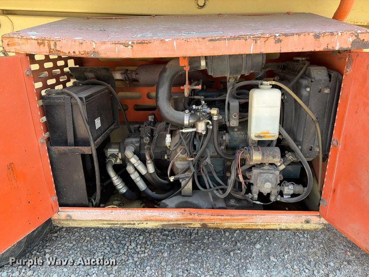 image for item FT6113 2006 JLG 260MRT scissor lift