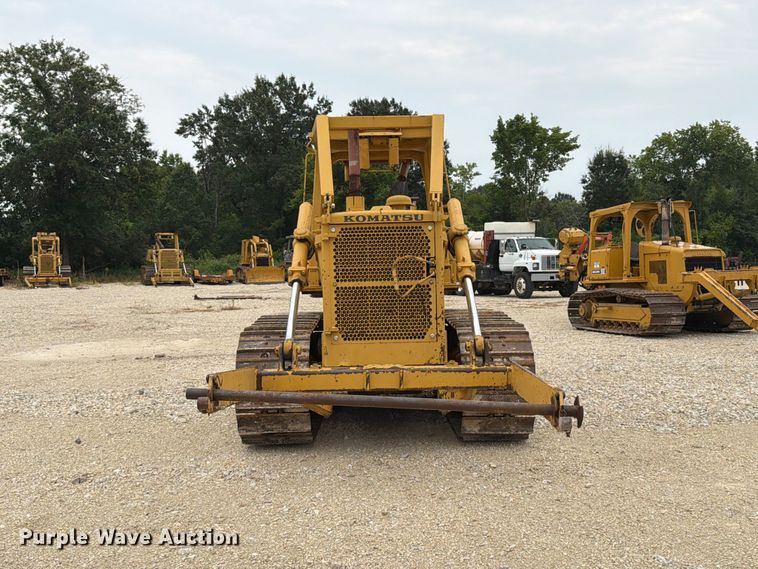 image for item FT6116 1991 Komatsu D65E-8 cable plow