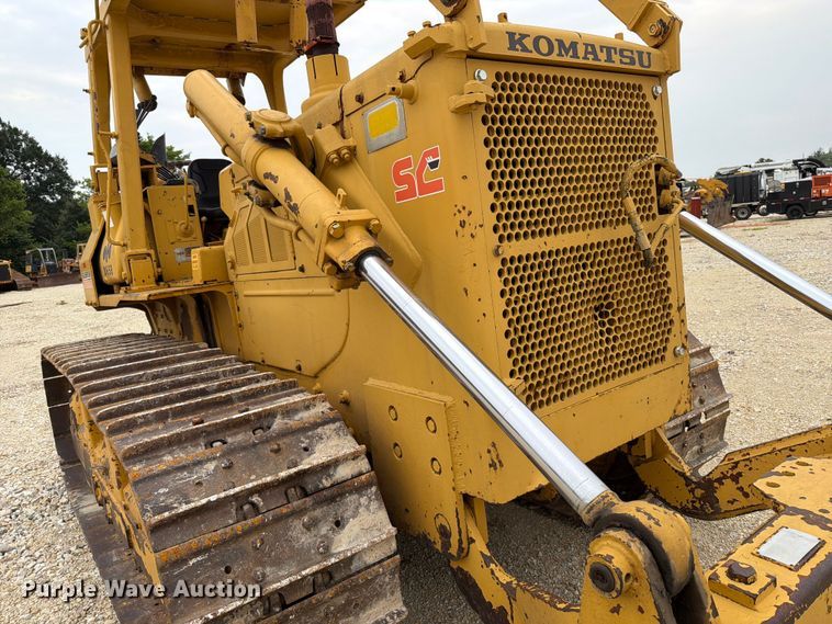 image for item FT6116 1991 Komatsu D65E-8 cable plow