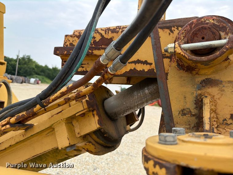 image for item FT6116 1991 Komatsu D65E-8 cable plow