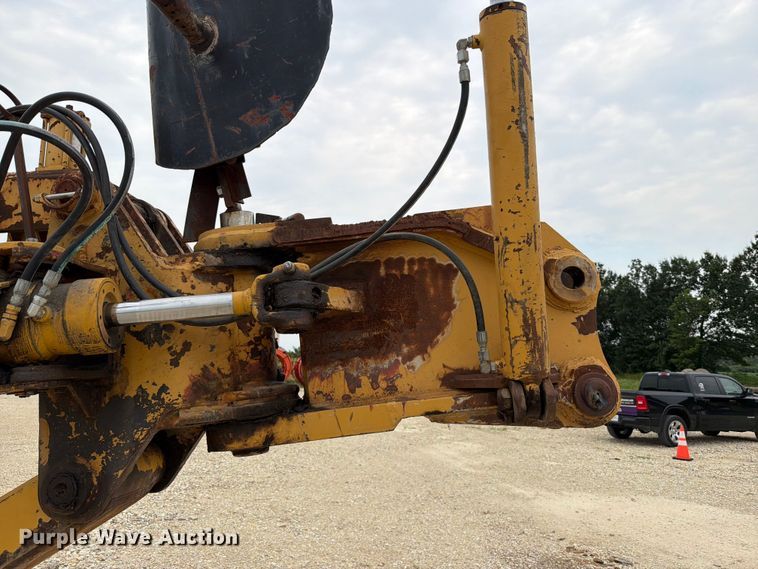image for item FT6116 1991 Komatsu D65E-8 cable plow