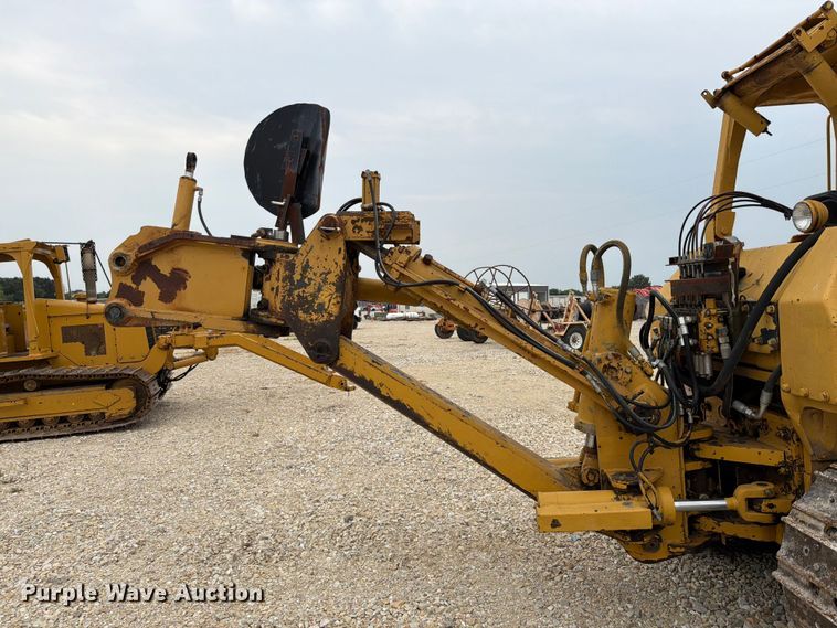image for item FT6116 1991 Komatsu D65E-8 cable plow