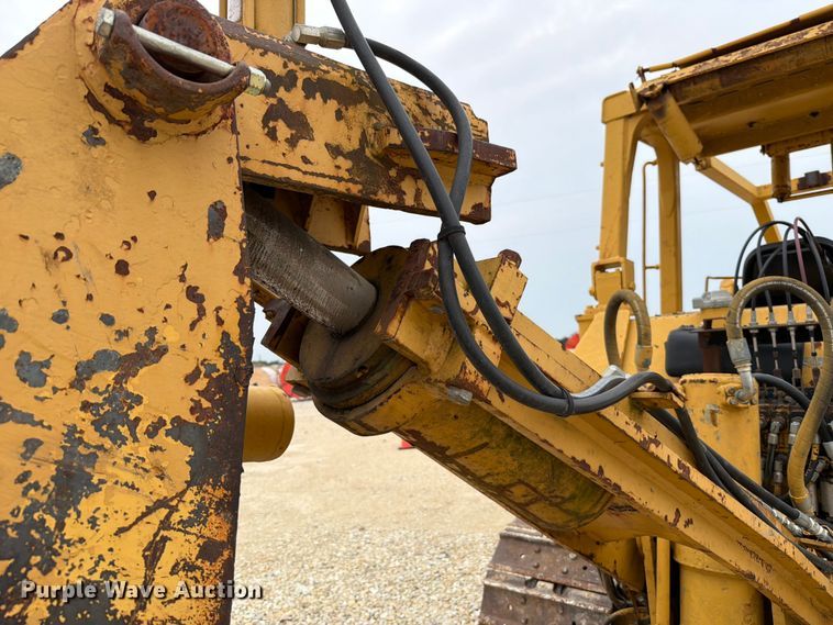 image for item FT6116 1991 Komatsu D65E-8 cable plow