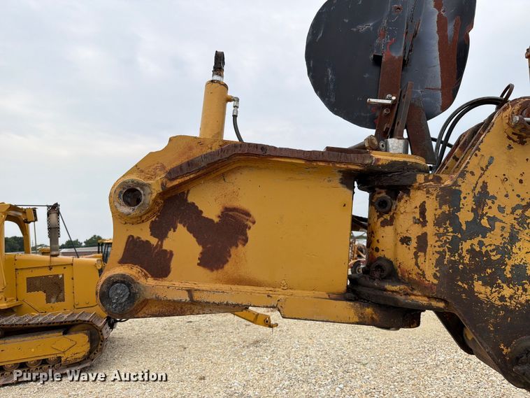 image for item FT6116 1991 Komatsu D65E-8 cable plow