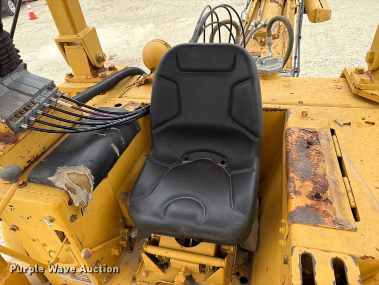 image for item FT6116 1991 Komatsu D65E-8 cable plow