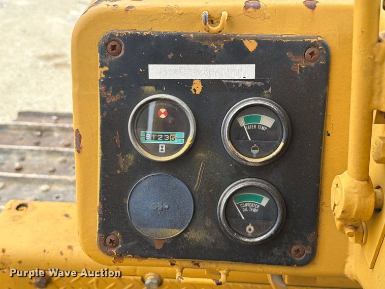 image for item FT6116 1991 Komatsu D65E-8 cable plow