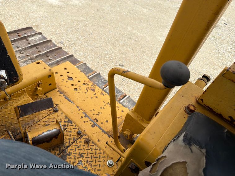 image for item FT6116 1991 Komatsu D65E-8 cable plow