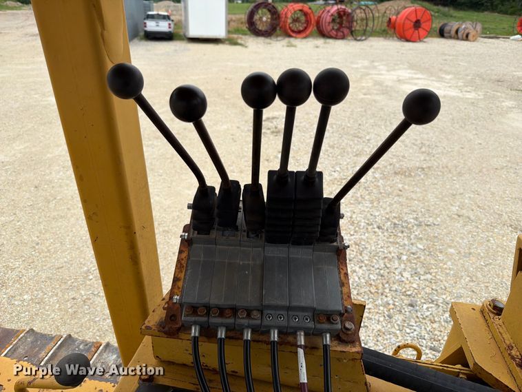 image for item FT6116 1991 Komatsu D65E-8 cable plow