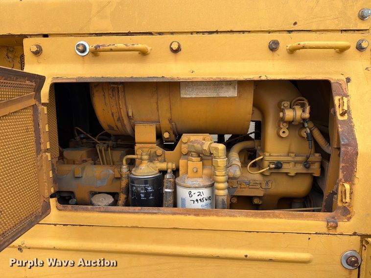 image for item FT6116 1991 Komatsu D65E-8 cable plow