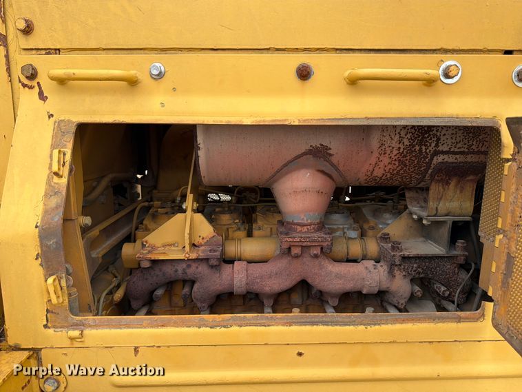 image for item FT6116 1991 Komatsu D65E-8 cable plow