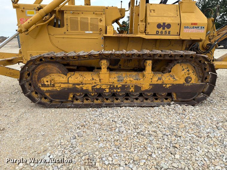 image for item FT6116 1991 Komatsu D65E-8 cable plow