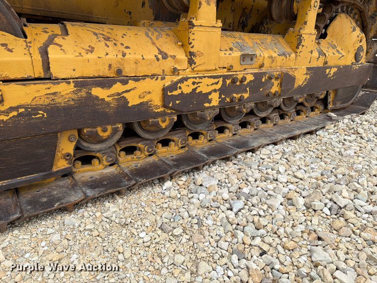 image for item FT6116 1991 Komatsu D65E-8 cable plow