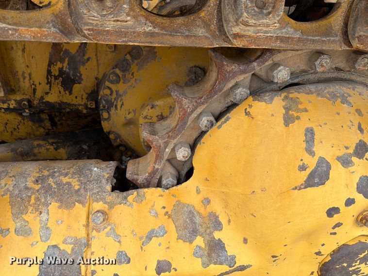 image for item FT6116 1991 Komatsu D65E-8 cable plow