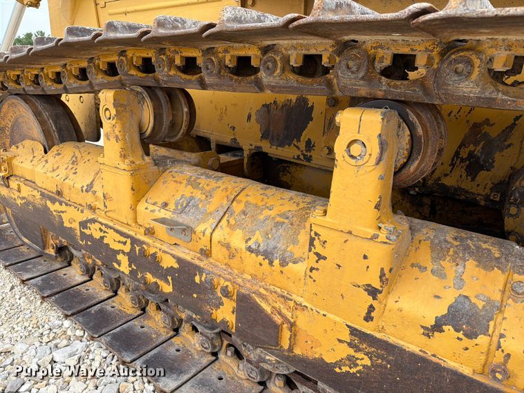image for item FT6116 1991 Komatsu D65E-8 cable plow
