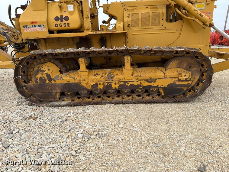 image for item FT6116 1991 Komatsu D65E-8 cable plow
