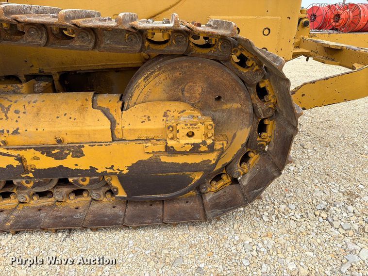 image for item FT6116 1991 Komatsu D65E-8 cable plow