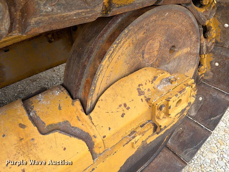 image for item FT6116 1991 Komatsu D65E-8 cable plow