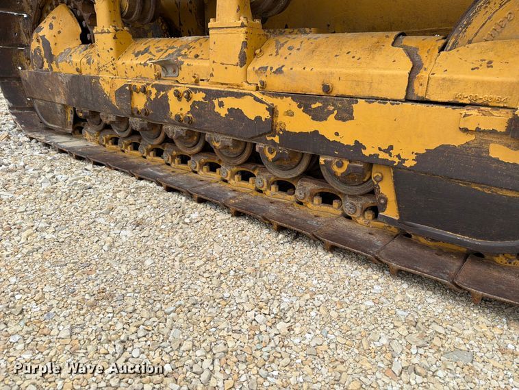 image for item FT6116 1991 Komatsu D65E-8 cable plow